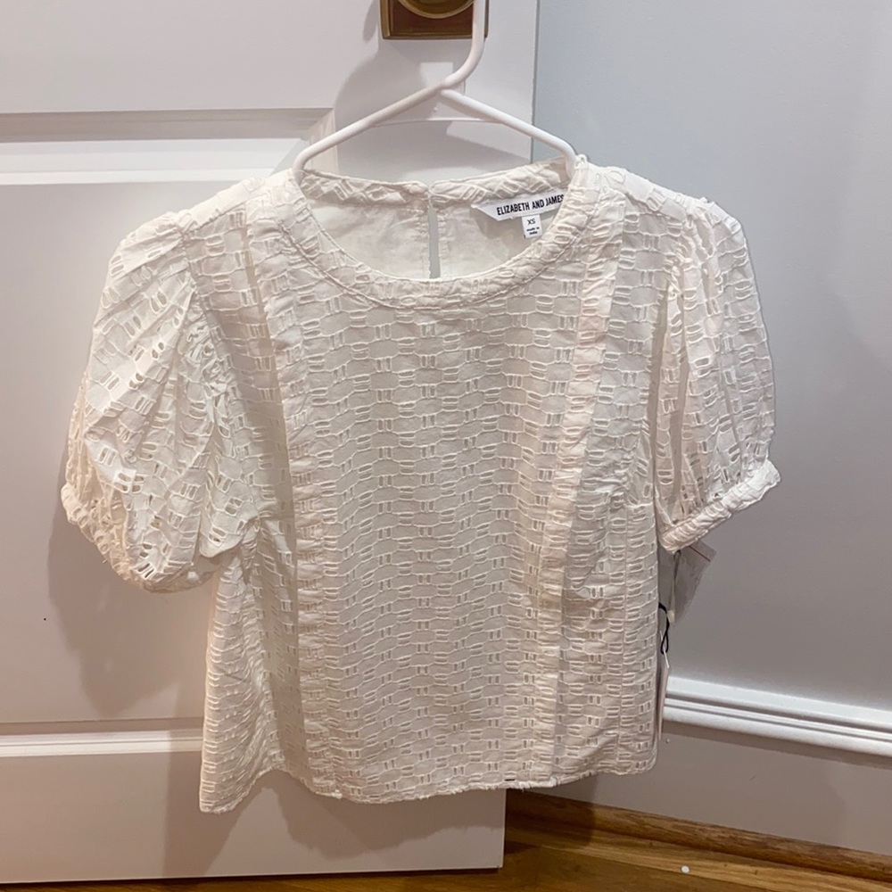 Super cute White top.